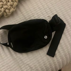 LULU LEMON EVERYWHERE BELT BAG